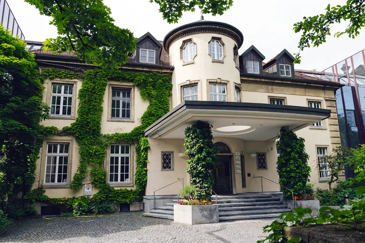 Klinik Dr. Geisenhofer – Park und Lage